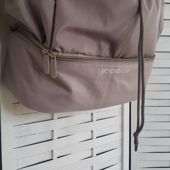 Beyond Yoga Gray 100% Polyester Convertible Backpack/Shoulder Bag  New
